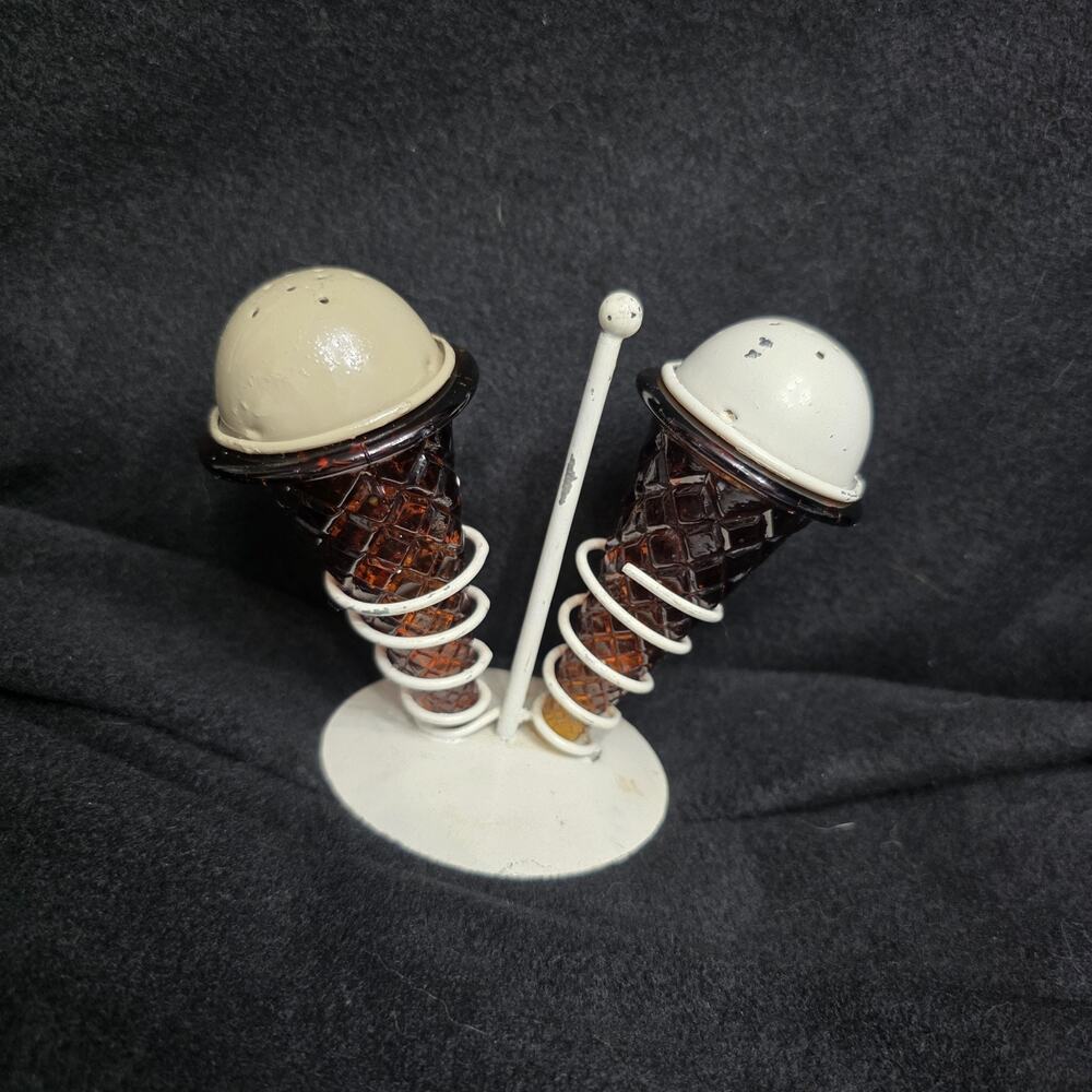 Vintage Amber Glass Salt & Pepper Shakers White Wire Stand MCM Retro Kitchen